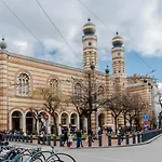 Colorful Apartment Next To Gozsdu And Synagogue
